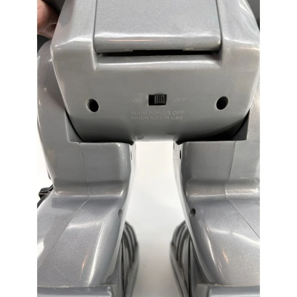 Vintage Toymax R.A.D. 4.0 Radio Controlled Robot Voice Command RAD W/ Remote
